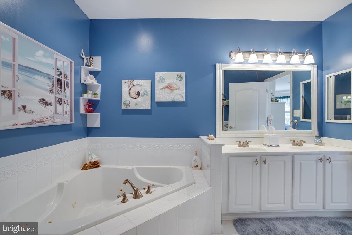 13824 Reef Way, Unit 301 Solomons, MD 20688 - Photo 23 of 64 Owner's bath