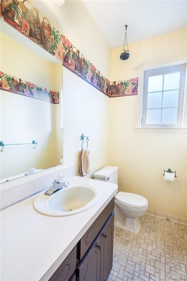 47846 Chrys Road Macomb, MI 48044 - Photo 14 of 46 ChrysRd_47846_HalfBath_01.jpg