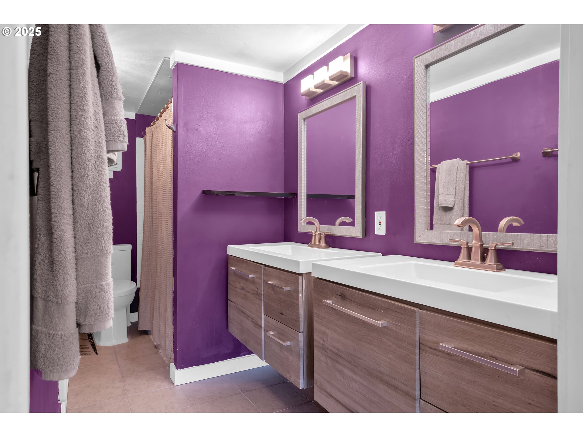 630 Colonial Drive Springfield, OR 97477 - Photo 22 of 37 a bathroom with a sink vanity and a mirror