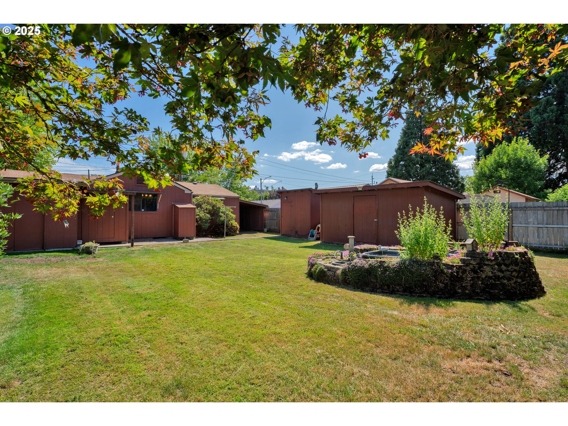 630 Colonial Drive Springfield, OR 97477 - Photo 31 of 37 a backyard of a house with lots of green space
