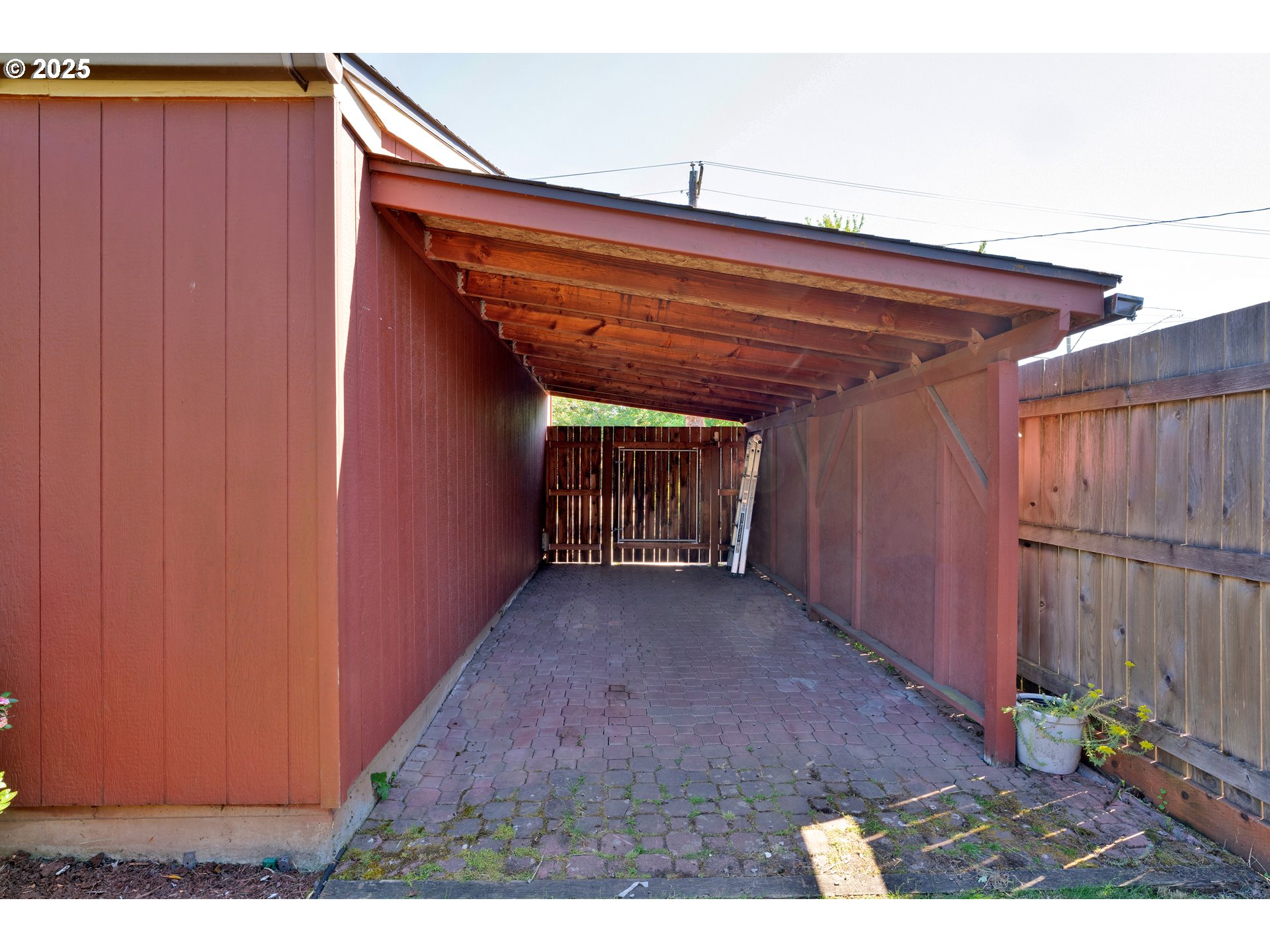630 Colonial Drive Springfield, OR 97477 - Photo 36 of 37 a view of a wooden door