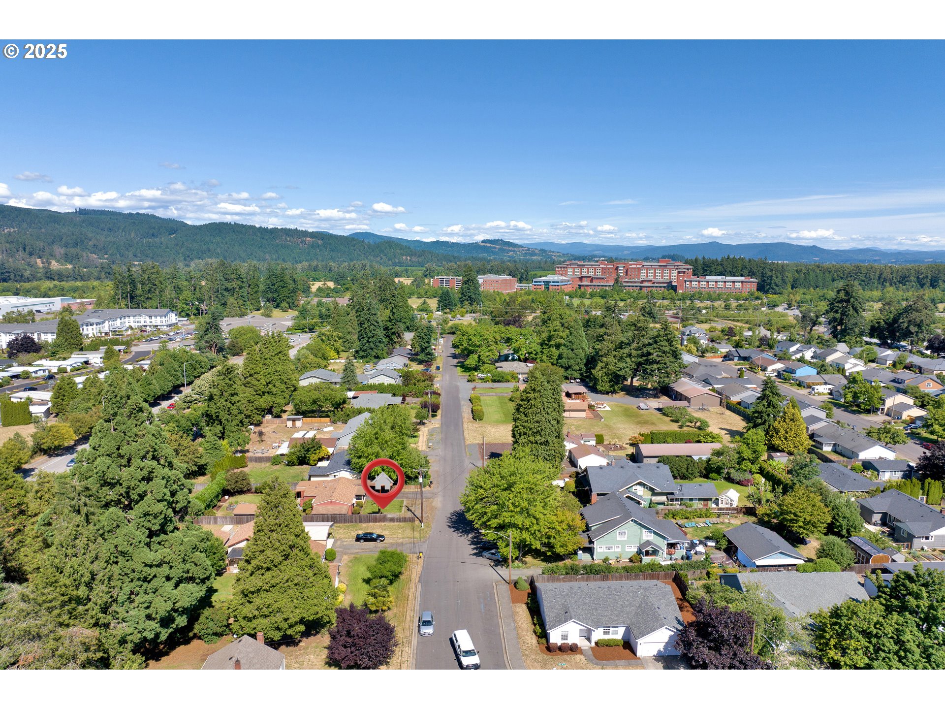 630 Colonial Drive Springfield, OR 97477 - Photo 37 of 37 a view of a city