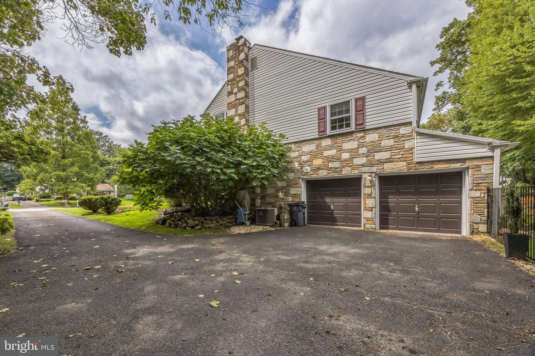 425 Wingate Road Huntingdon Valley, PA 19006 - Photo 4 of 48