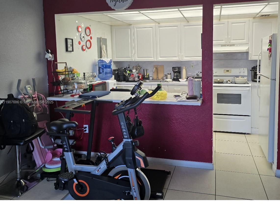 17600 Northwest 68th Avenue, Unit B4002 Hialeah, FL 33015 - Photo 2 of 7 a room with gym equipment