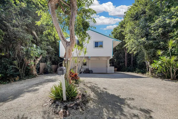 $725,000 | 323 Bayview Avenue, Key Largo, FL 33037