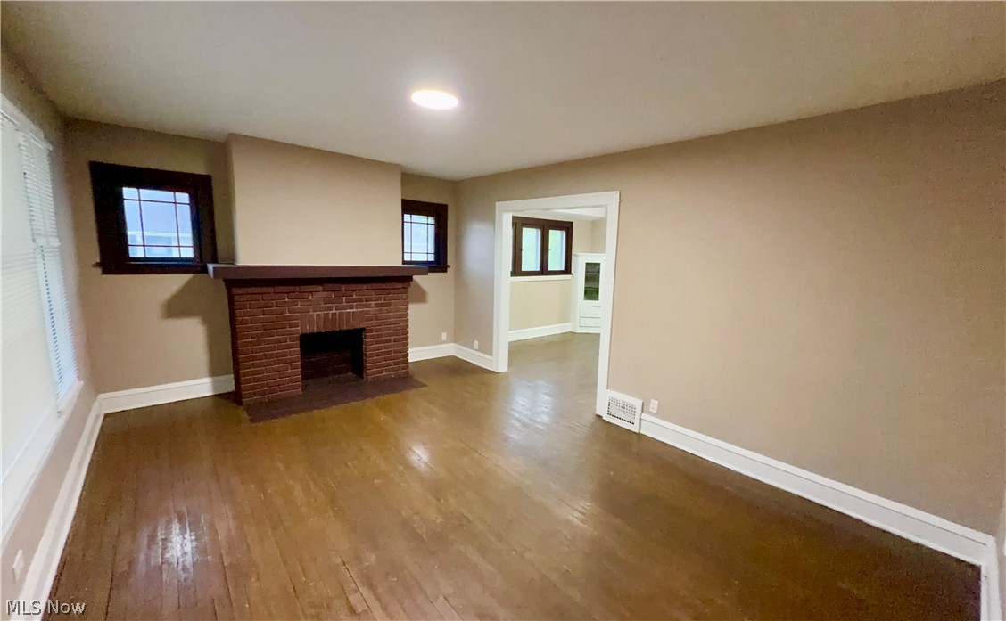 949 Helmsdale Road Cleveland Heights, OH 44112 - Photo 9 of 29