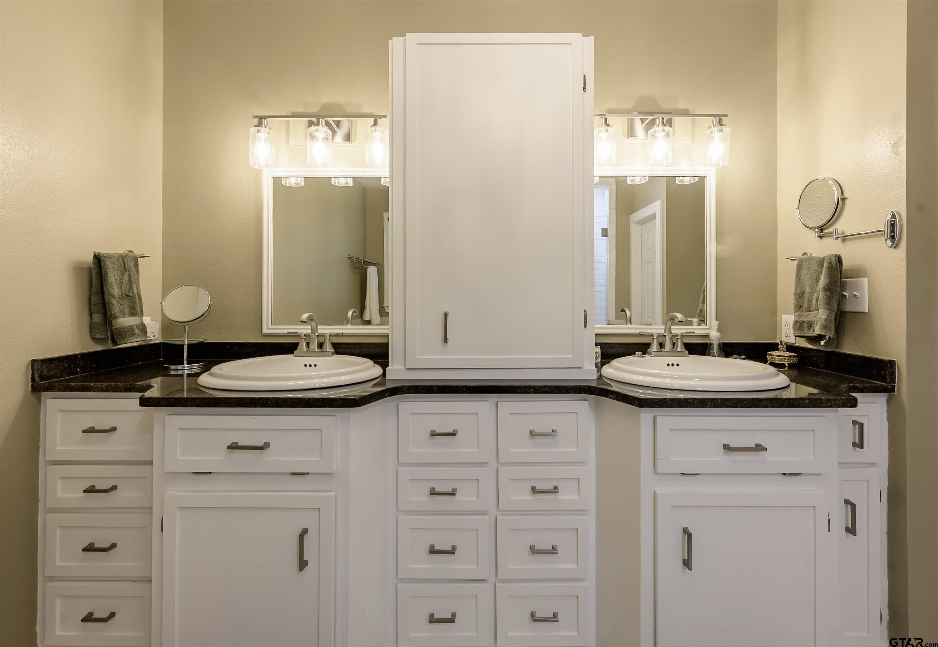 10074 Hillside Lane Flint, TX 75762 - Photo 15 of 22 a bathroom with double sink and a mirror