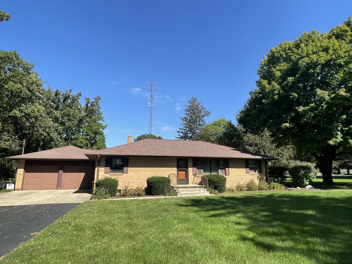 206 Palmyra Road Dixon, IL 61021 - Photo 1 of 46 a view of a house with a yard