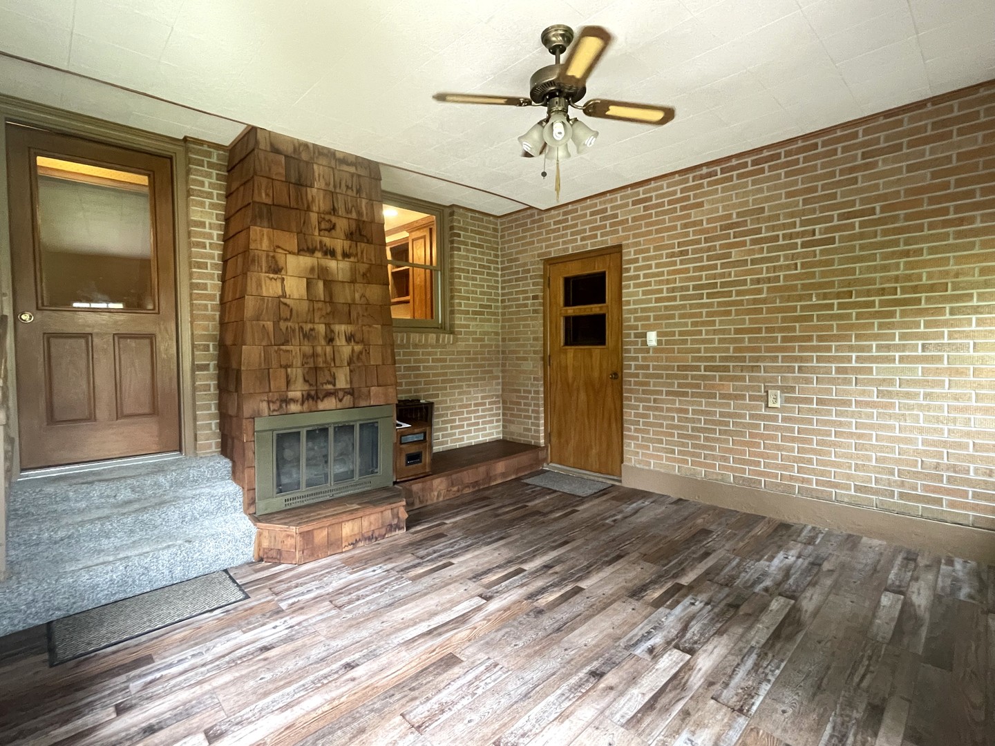 206 Palmyra Road Dixon, IL 61021 - Photo 27 of 46 a view of livingroom with a flat screen tv