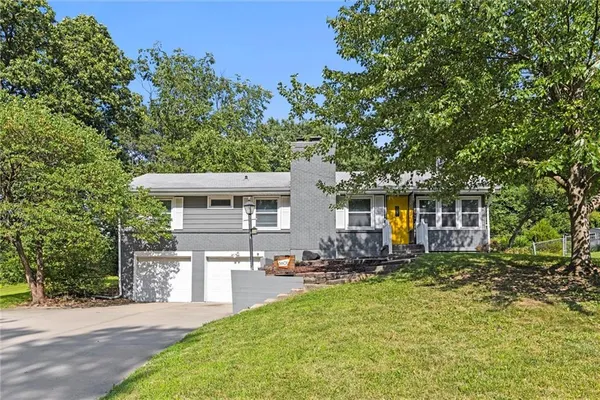 $199,999 | 6601 North Broadway, Gladstone, MO 64118