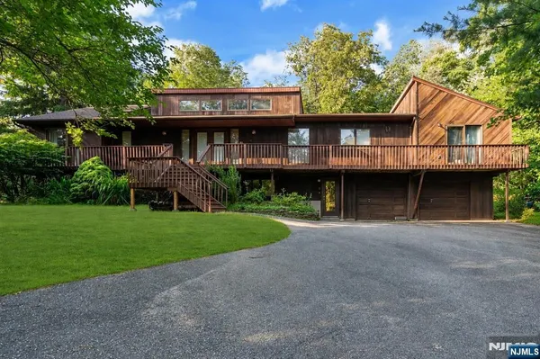 $1,099,000 | 3 Bluefield Court, Hillsdale, NJ 07642