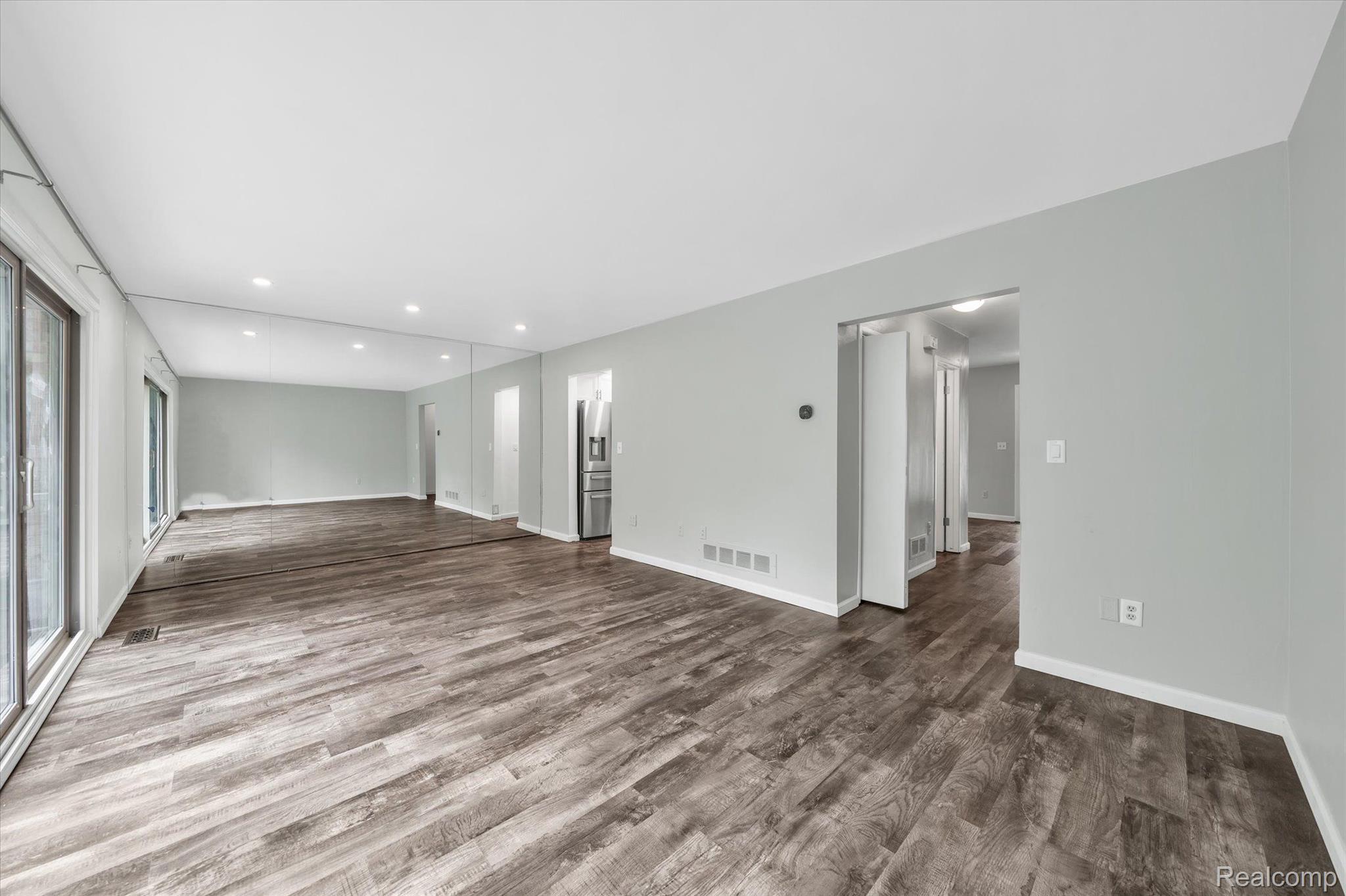 639 Oakbrook West Rochester, MI 48307 - Photo 11 of 51 Gallery Image 11