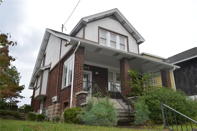 a house view with a outdoor space