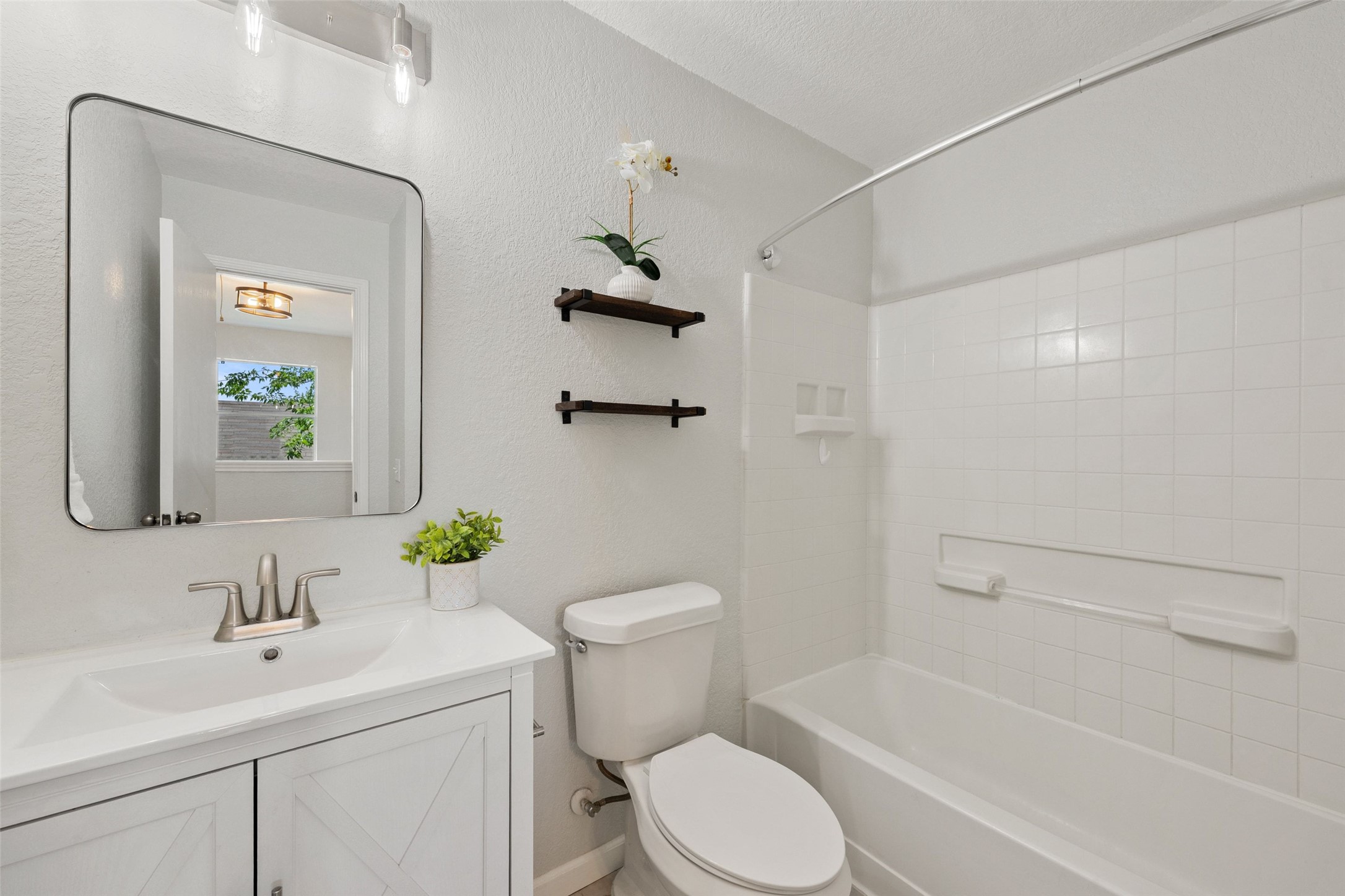 4529 Best Way Austin, TX 78725 - Photo 15 of 34 Full hall bathroom upstairs