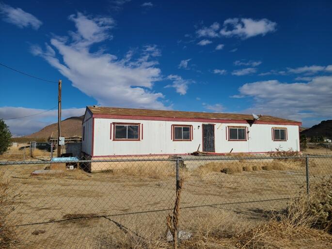4273 Backus Road Mojave, CA 93501 - Photo 8 of 14 a house with yard in front of it