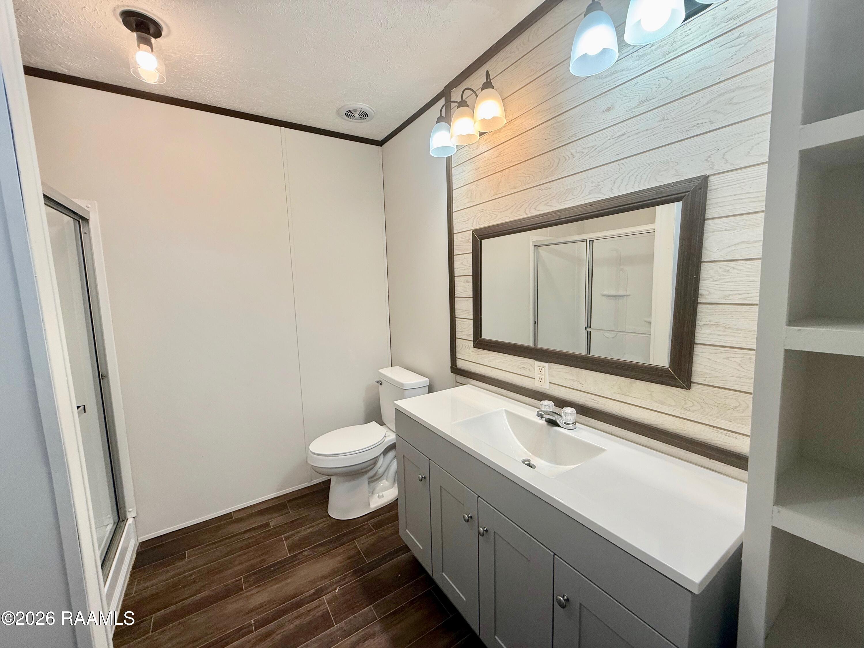 415 Dorsey Road New Iberia, LA 70563 - Photo 17 of 27 primary bathroom