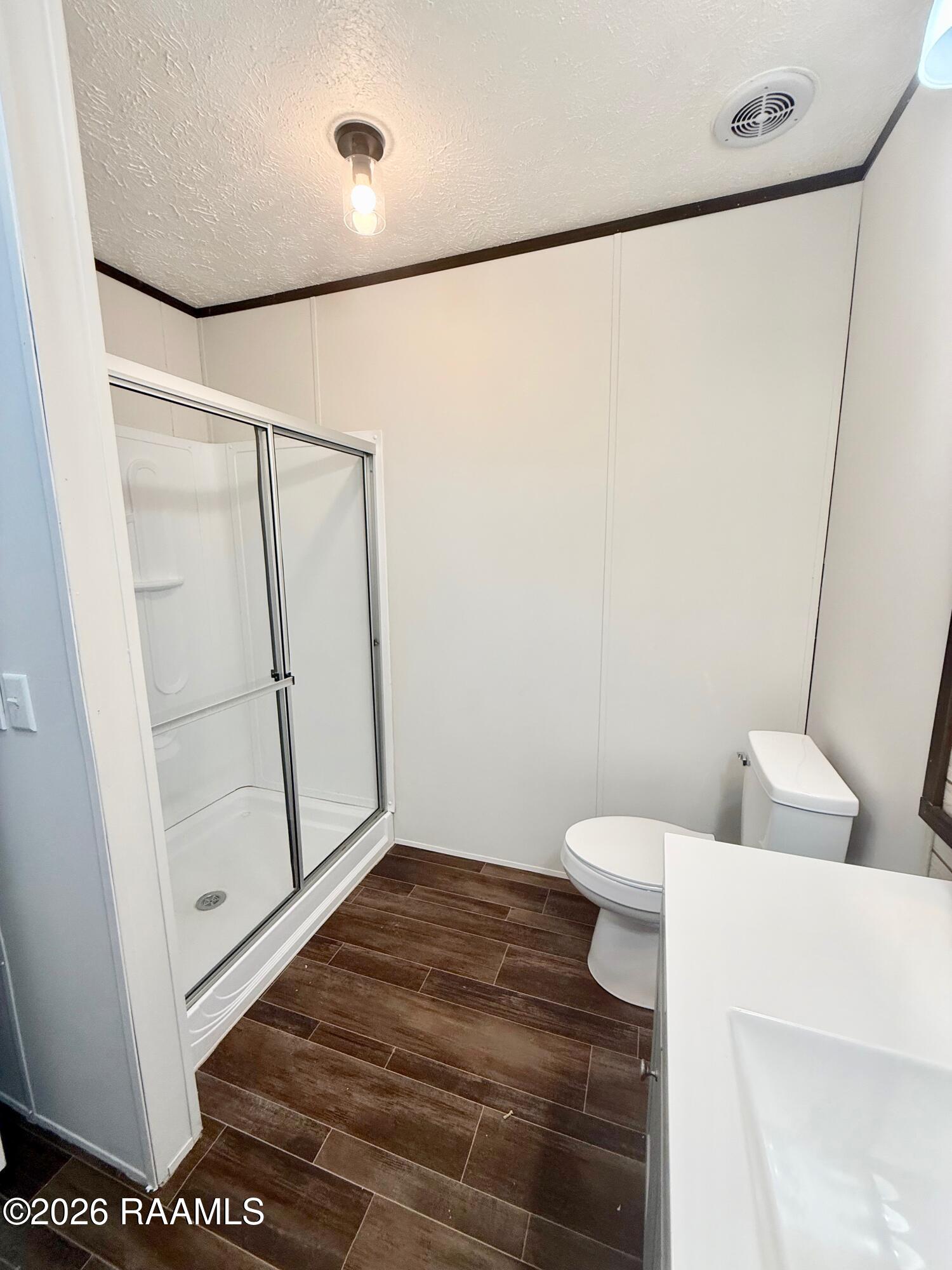 415 Dorsey Road New Iberia, LA 70563 - Photo 18 of 27 primary bathroom