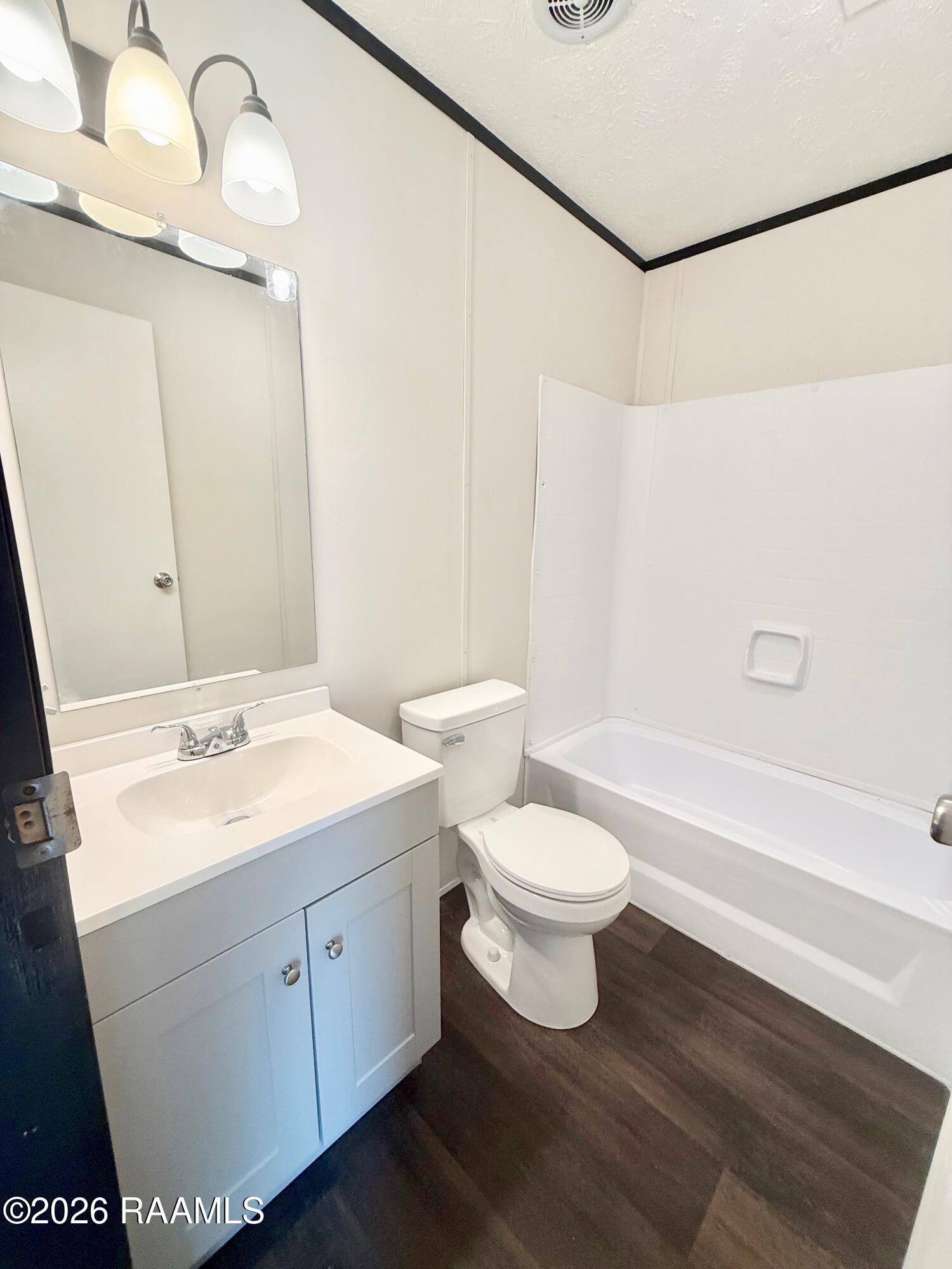 415 Dorsey Road New Iberia, LA 70563 - Photo 24 of 27 2nd bathroom