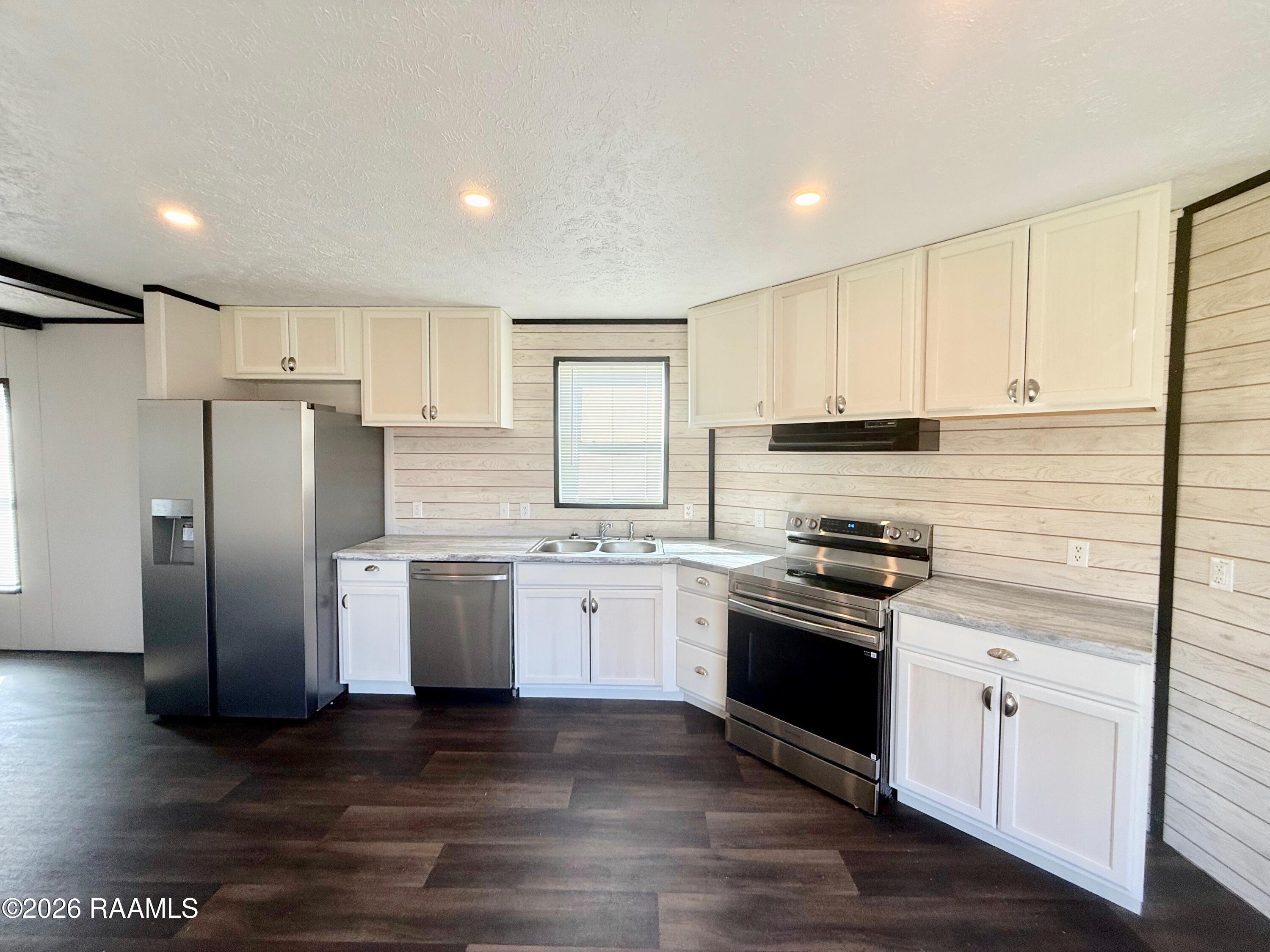 415 Dorsey Road New Iberia, LA 70563 - Photo 8 of 27 kitchen