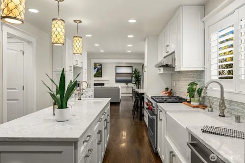 $4,150,000 | 2650 79th Avenue Northeast, Medina, WA 98039