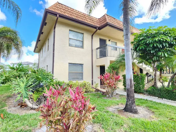 $1,900 | 7149 Golf Colony Court, Unit 201, Lake Worth, FL 33467