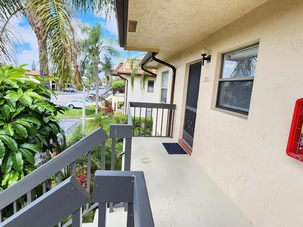 $1,900 | 7149 Golf Colony Court, Unit 201, Lake Worth, FL 33467