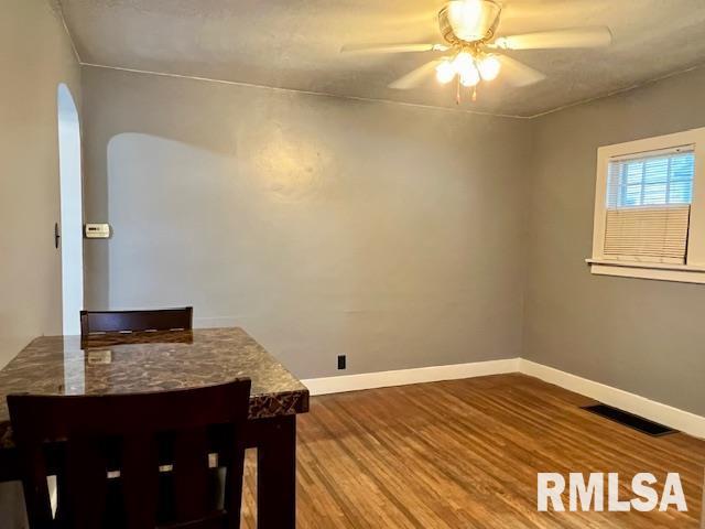 2460 Barker Street Clinton, IA 52732 - Photo 4 of 19 Gallery Image 4