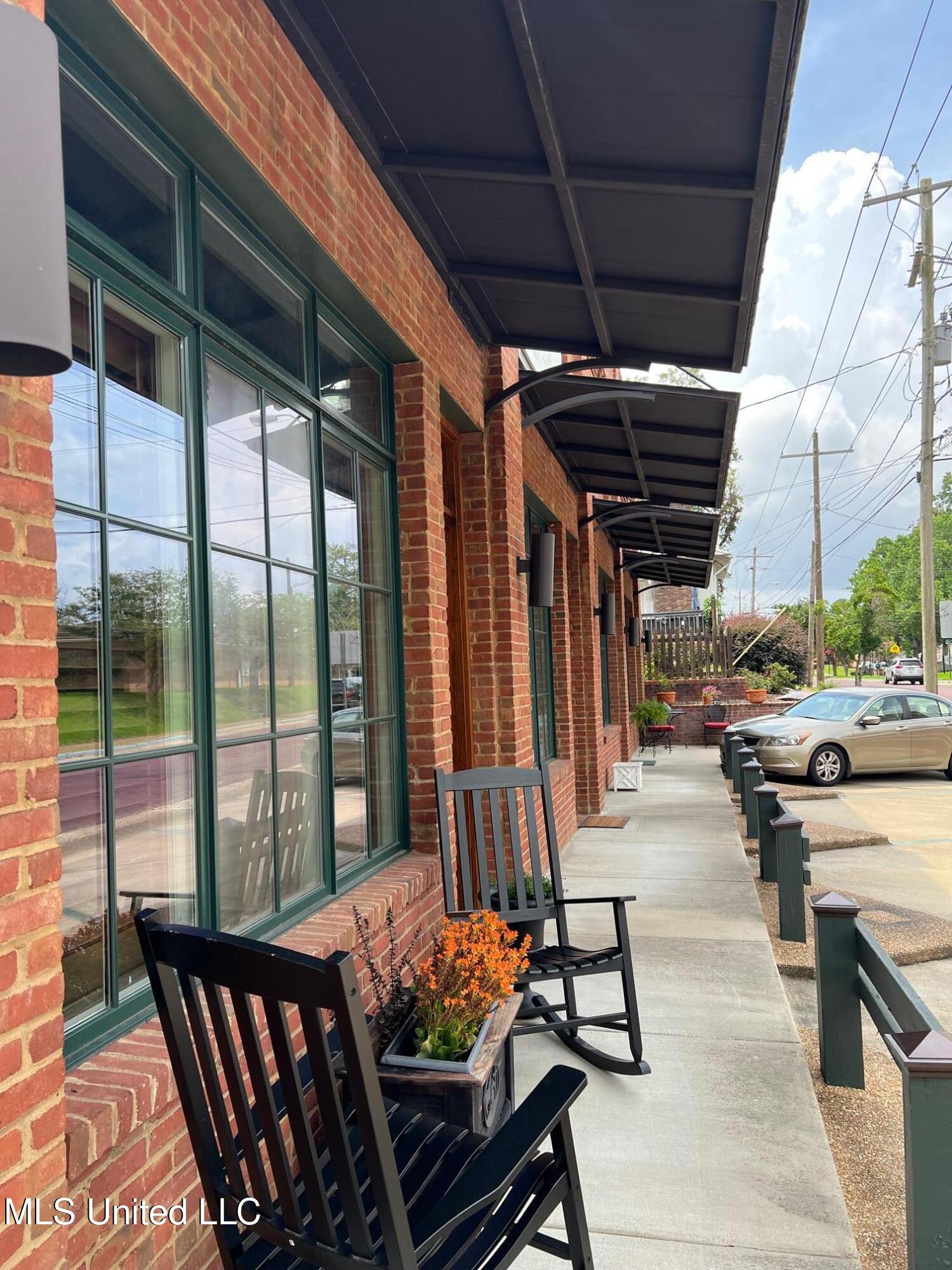 300 Monroe Street, Unit 304 Clinton, MS 39056 - Photo 2 of 6 IMG_3109