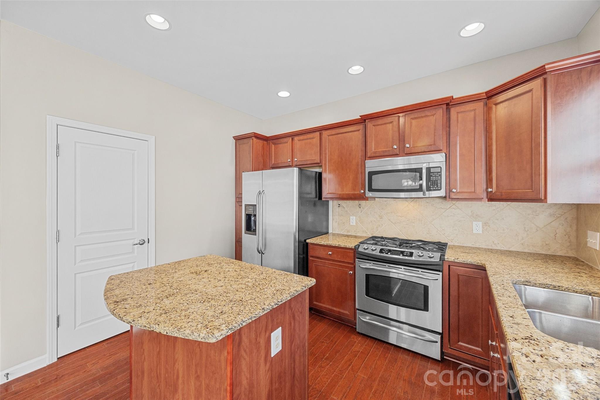 925 Lyndley Drive Fort Mill, SC 29708 - Photo 10 of 28 Gallery Image 10