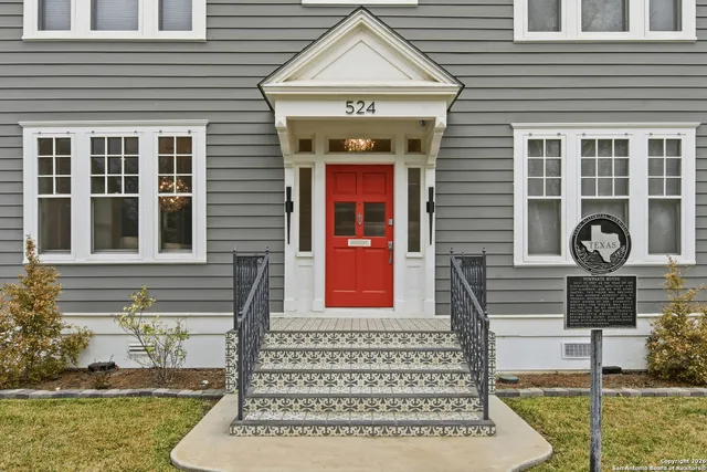 $699,000 | 524 North Getty Street, Uvalde, TX 78801