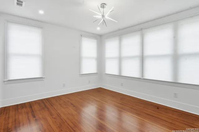 $699,000 | 524 North Getty Street, Uvalde, TX 78801