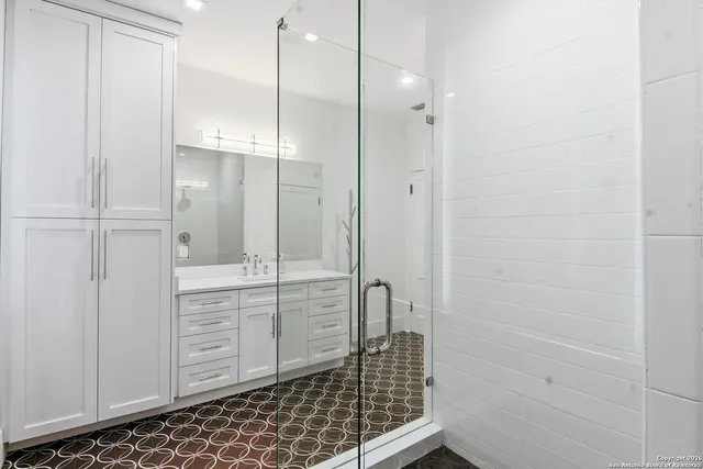 $699,000 | 524 North Getty Street, Uvalde, TX 78801