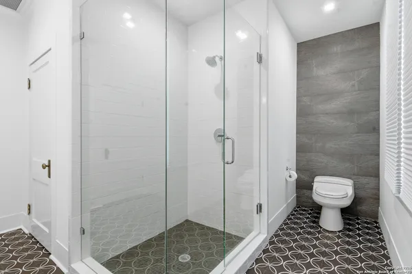 a bathroom with a toilet and a shower