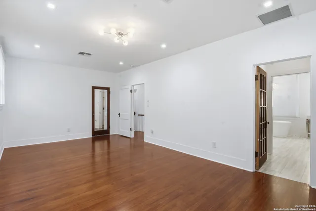 $699,000 | 524 North Getty Street, Uvalde, TX 78801