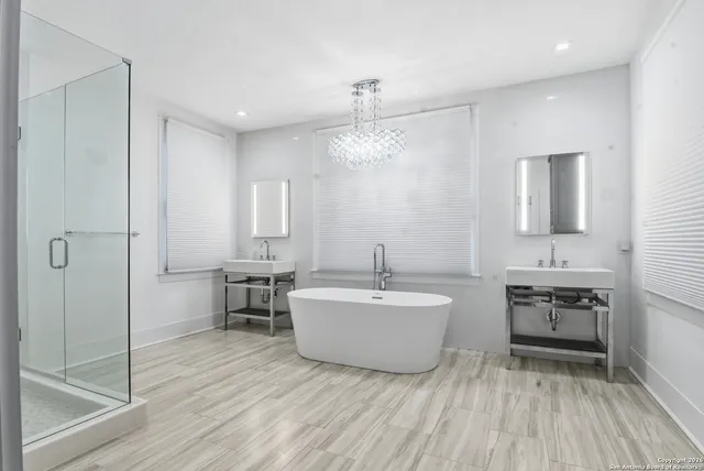 $699,000 | 524 North Getty Street, Uvalde, TX 78801