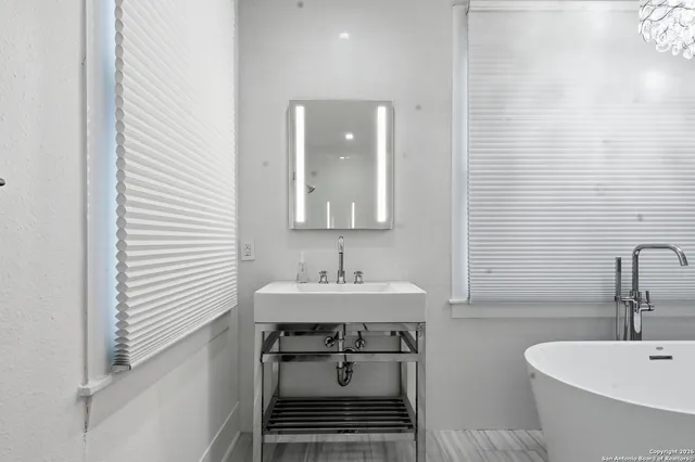 $699,000 | 524 North Getty Street, Uvalde, TX 78801