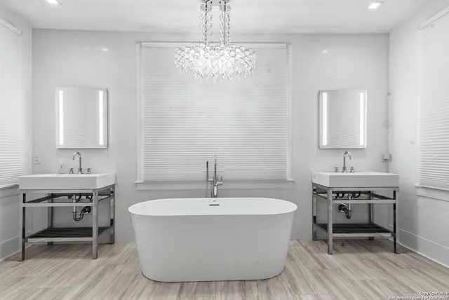 $699,000 | 524 North Getty Street, Uvalde, TX 78801