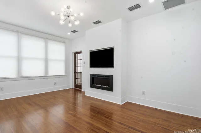 $699,000 | 524 North Getty Street, Uvalde, TX 78801