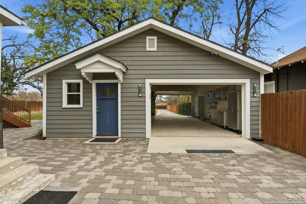 $699,000 | 524 North Getty Street, Uvalde, TX 78801