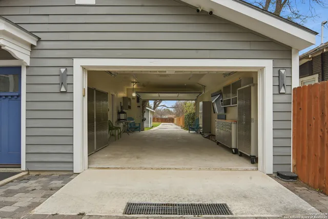 $699,000 | 524 North Getty Street, Uvalde, TX 78801