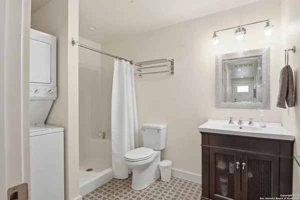 $699,000 | 524 North Getty Street, Uvalde, TX 78801