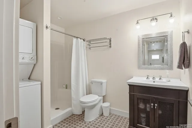 $699,000 | 524 North Getty Street, Uvalde, TX 78801