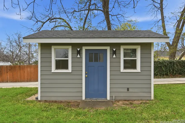 $699,000 | 524 North Getty Street, Uvalde, TX 78801