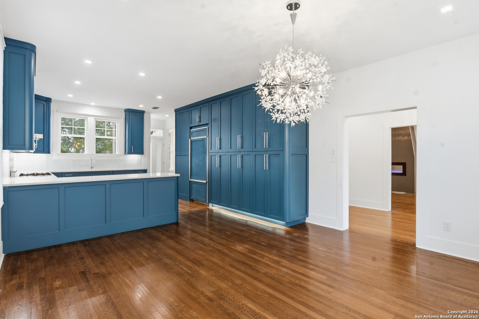 524 North Getty Street Uvalde, TX 78801 - Photo 7 of 63