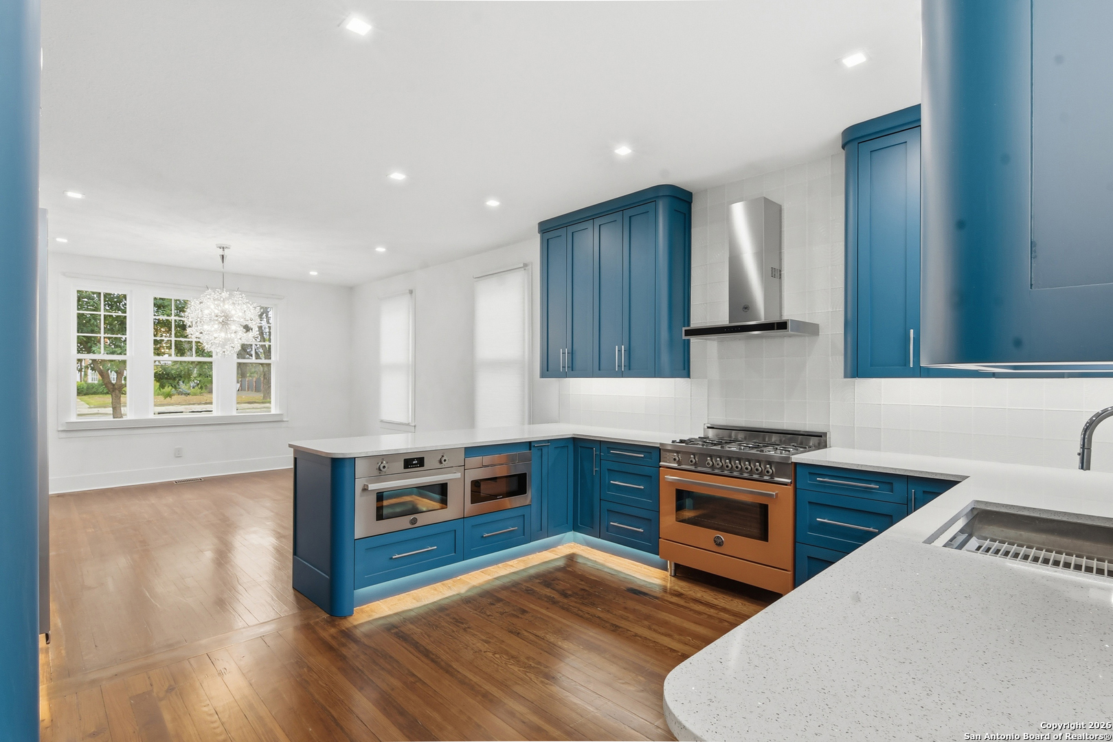 524 North Getty Street Uvalde, TX 78801 - Photo 9 of 63