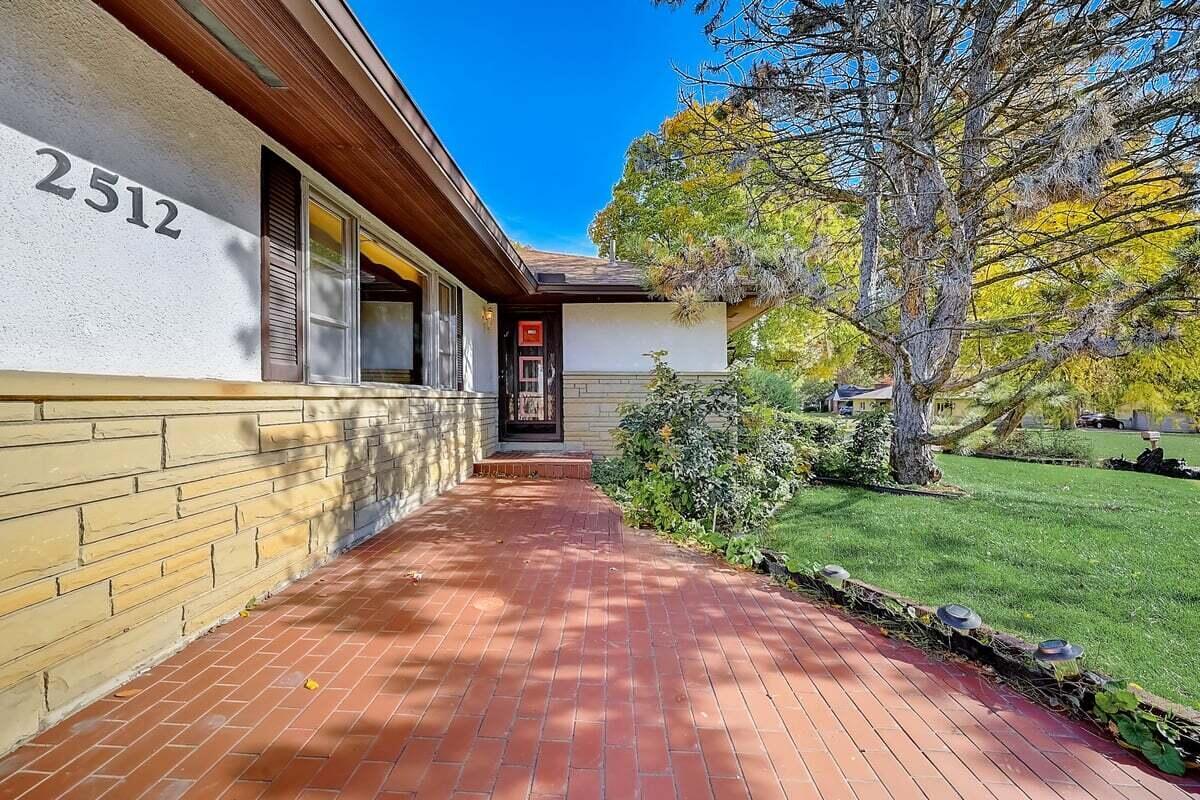 2512 Minerva Lake Road Columbus, OH 43231 - Photo 2 of 25 2512 entrance