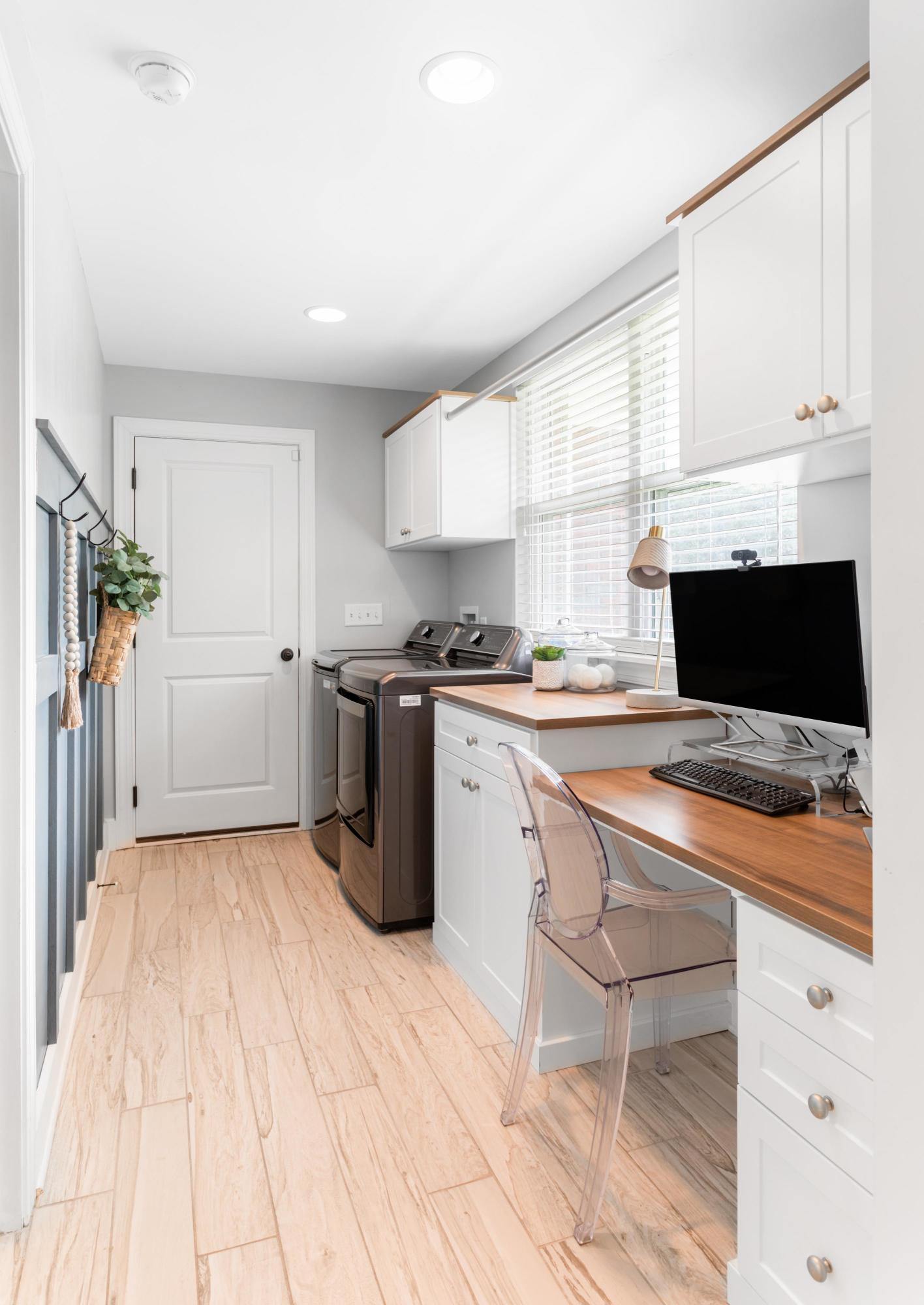 1408 Mosstree Road North Charleston, SC 29405 - Photo 10 of 20 Laundry/home office area