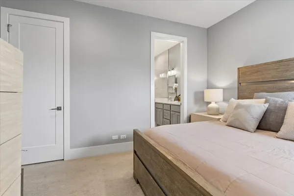 $824,900 | 2438 North Western Avenue, Unit 3, Chicago, IL 60647