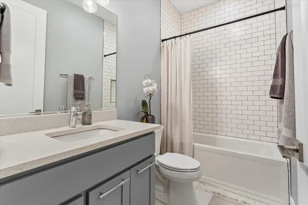 $824,900 | 2438 North Western Avenue, Unit 3, Chicago, IL 60647