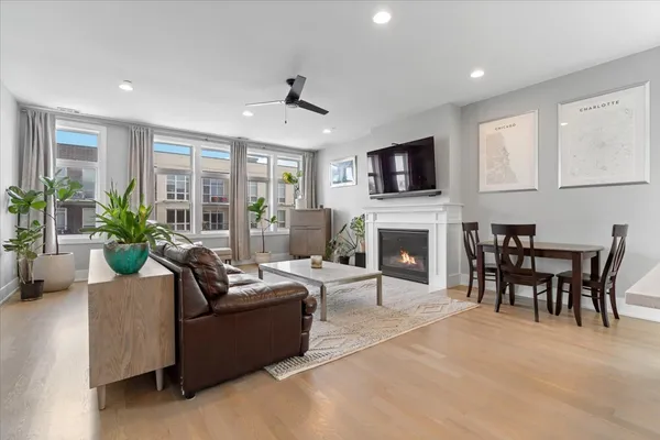 $824,900 | 2438 North Western Avenue, Unit 3, Chicago, IL 60647